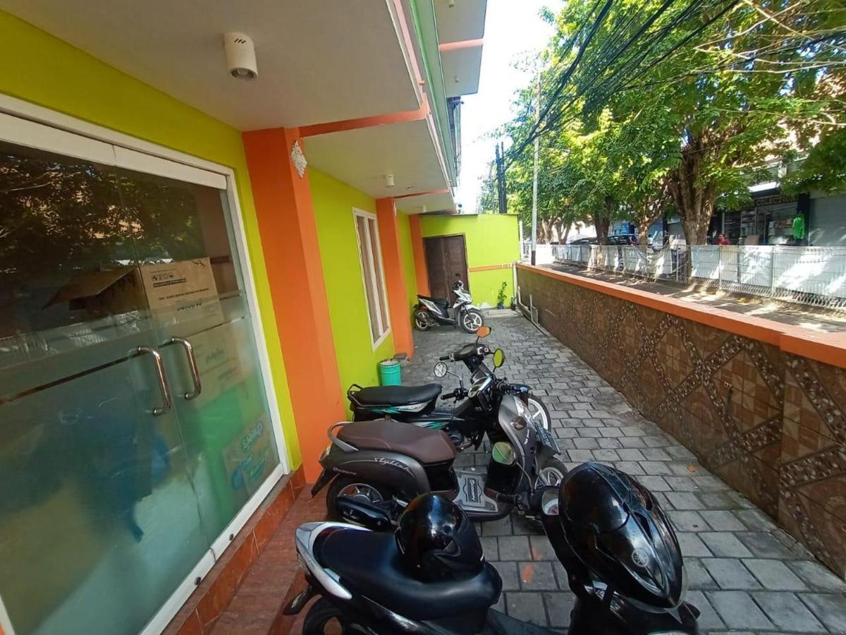 Oyo 90473 Gowin Hotel Kuta Lombok Eksteriør bilde