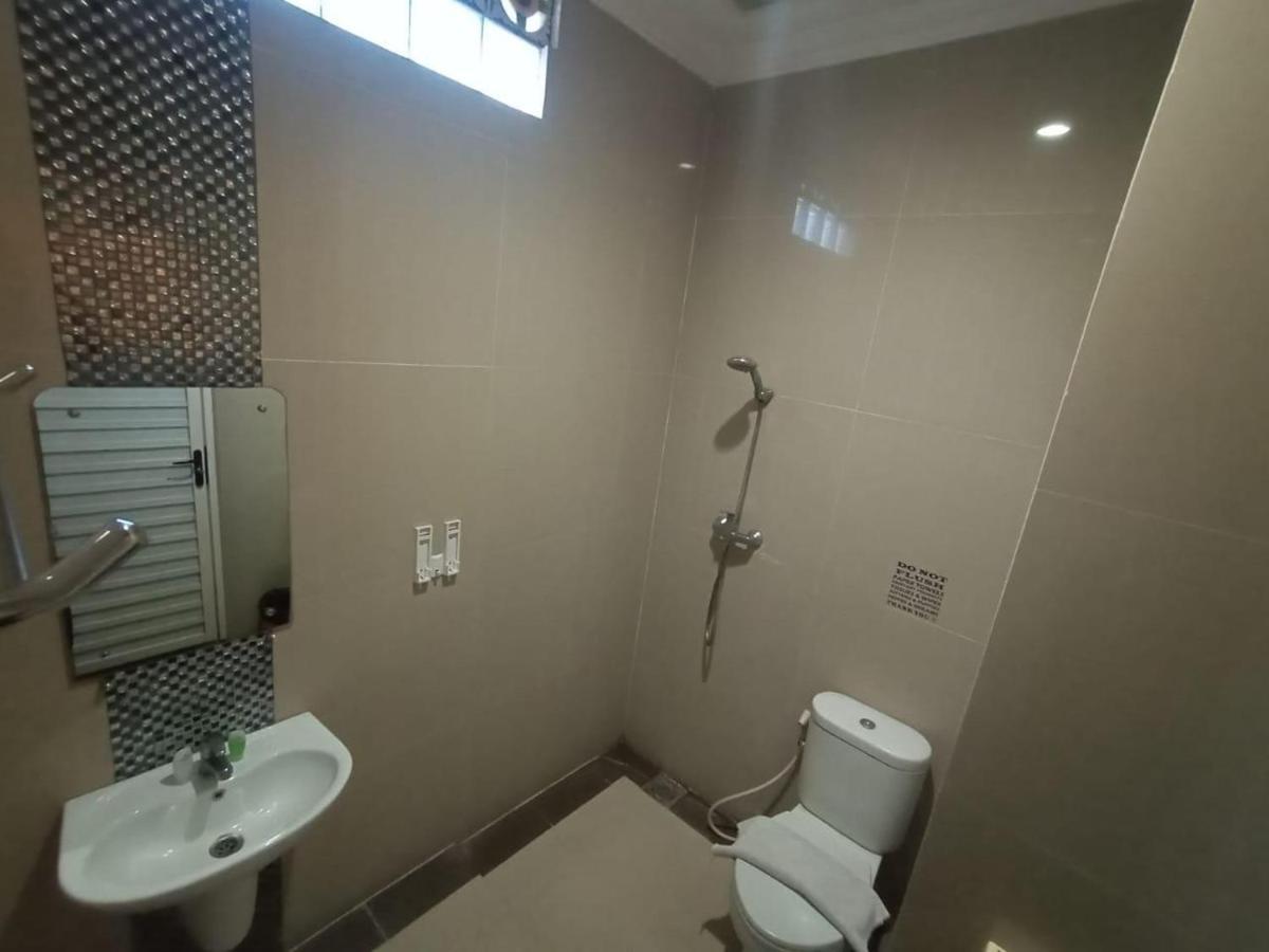Oyo 90473 Gowin Hotel Kuta Lombok Eksteriør bilde