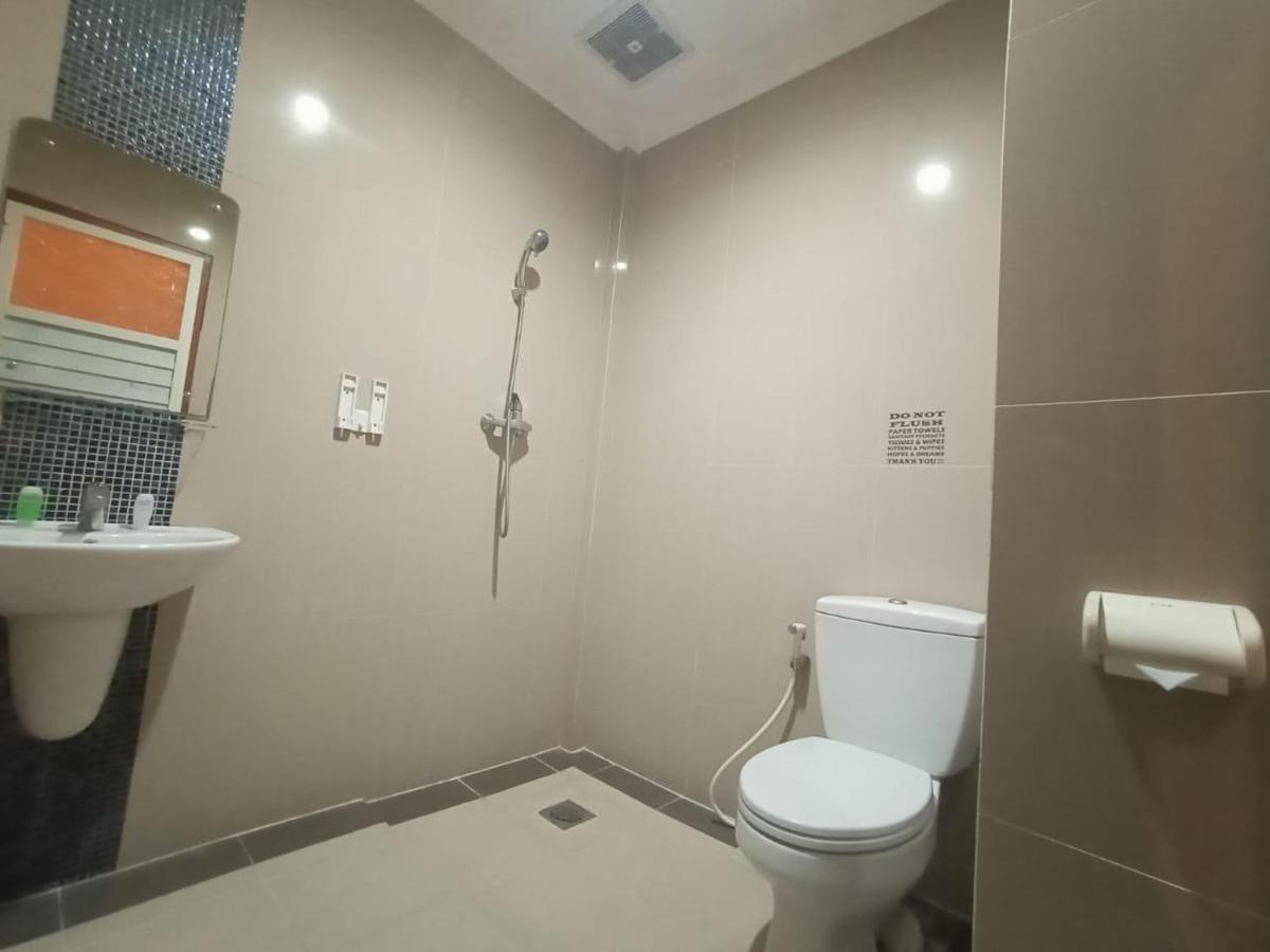 Oyo 90473 Gowin Hotel Kuta Lombok Eksteriør bilde