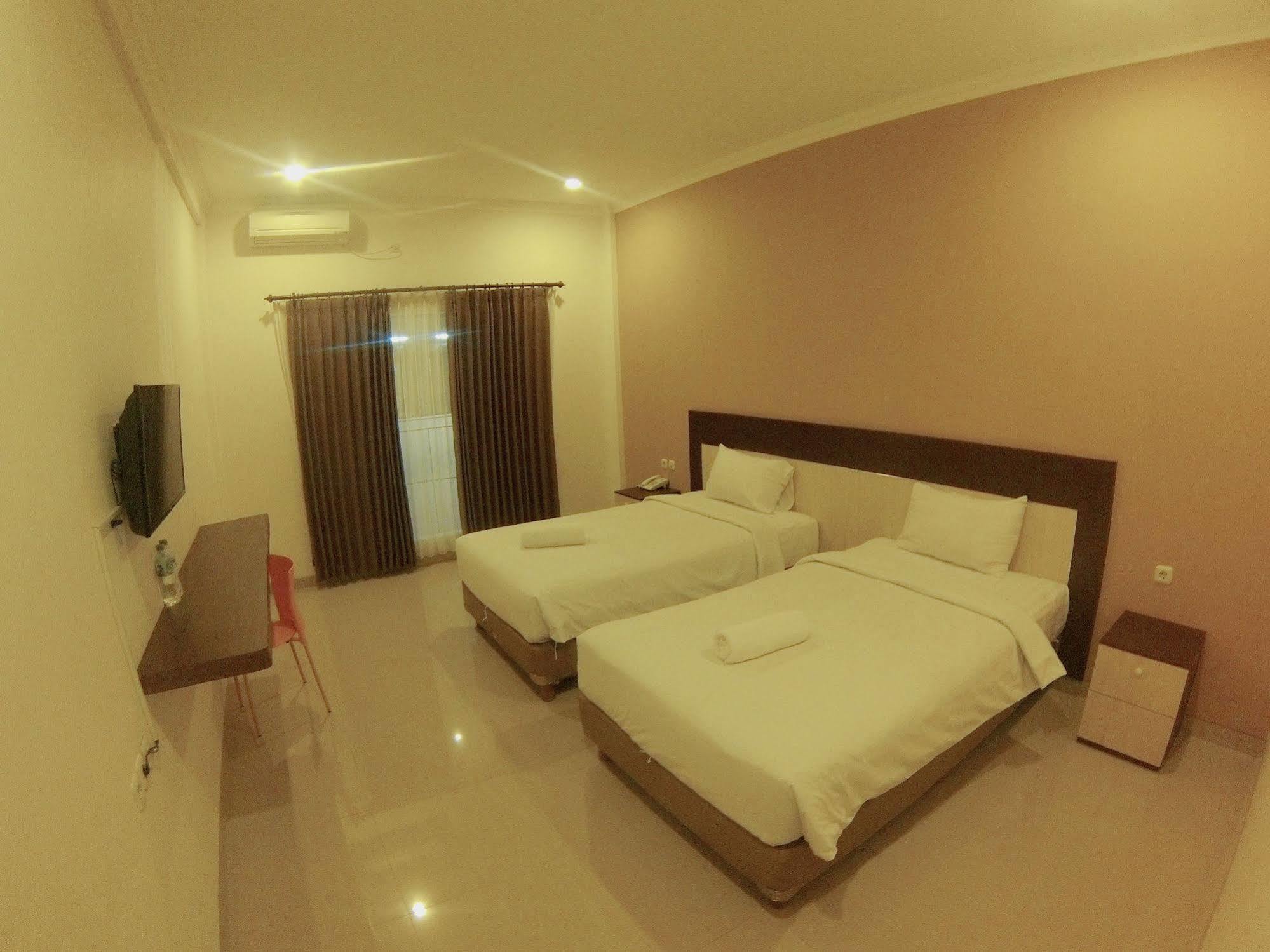 Oyo 90473 Gowin Hotel Kuta Lombok Eksteriør bilde
