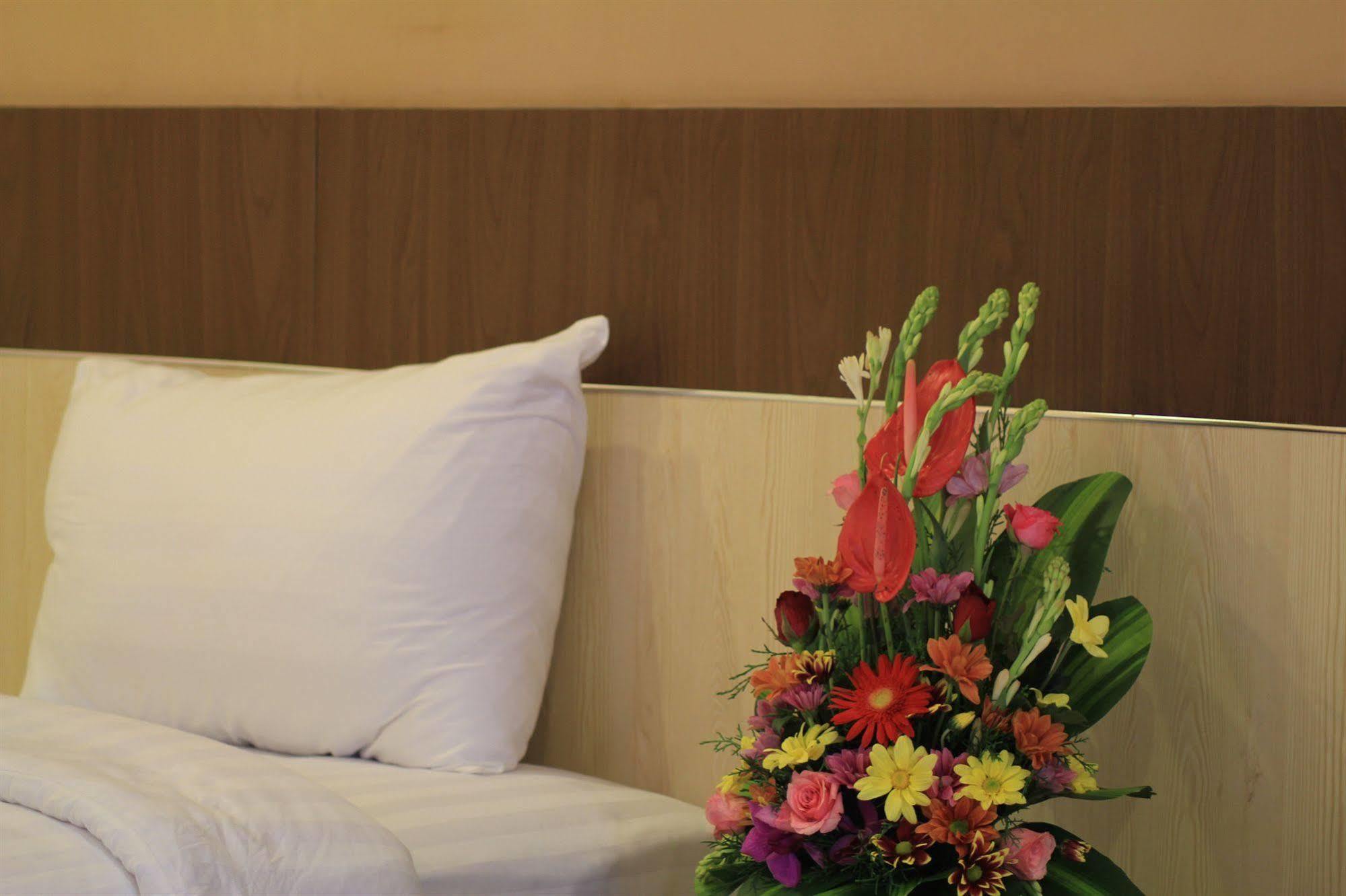 Oyo 90473 Gowin Hotel Kuta Lombok Eksteriør bilde