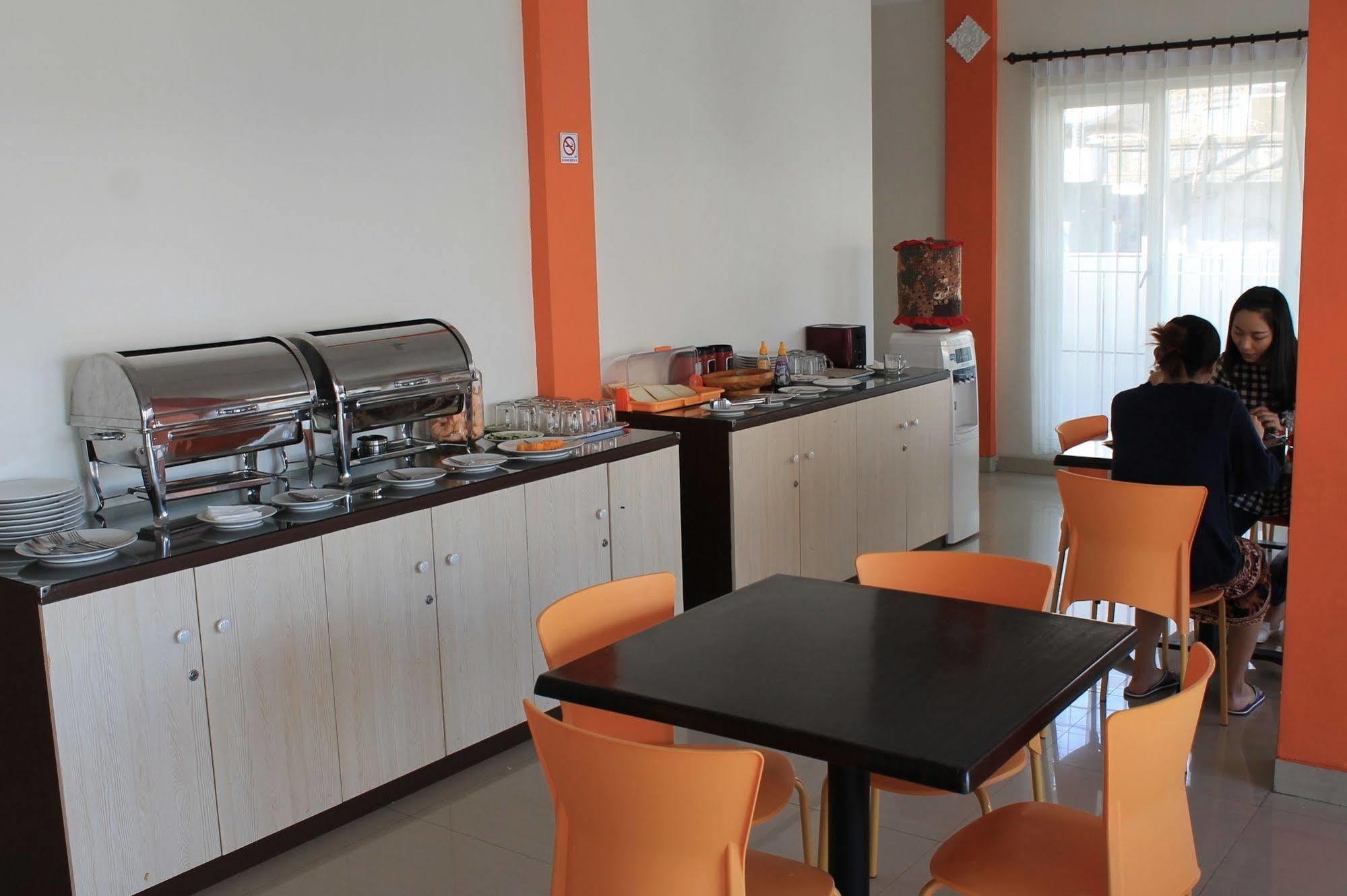 Oyo 90473 Gowin Hotel Kuta Lombok Eksteriør bilde
